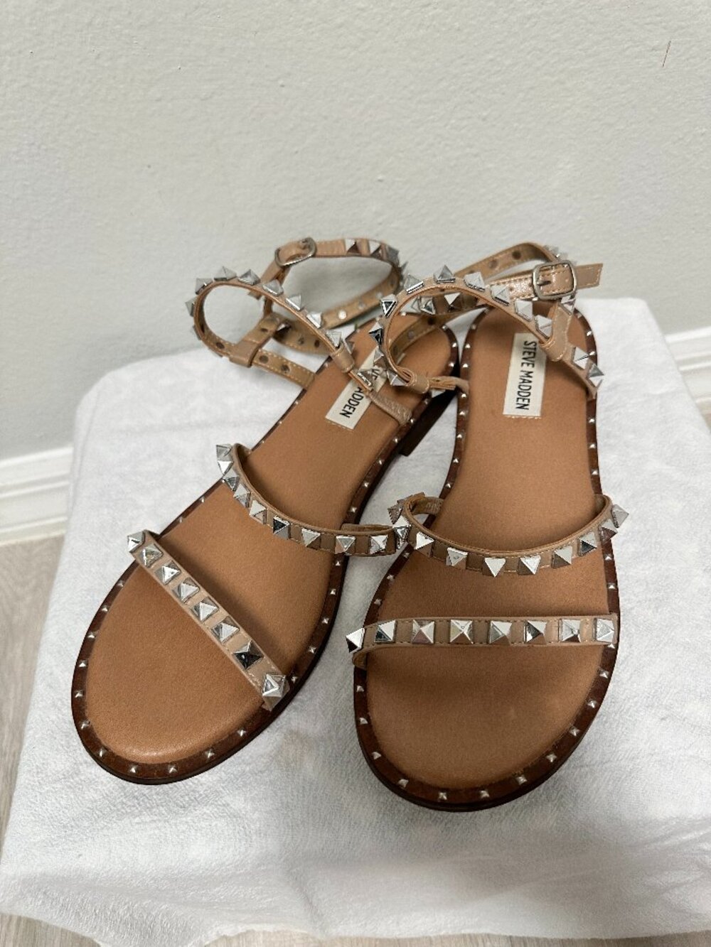 Steve Madden Studded Gladiator Sandals Nude Silver Size 8
